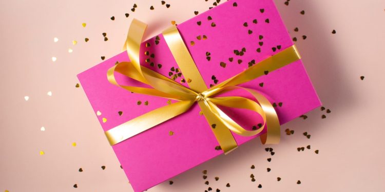 Offrir des cadeaux pour séduire ? Pas toujours…