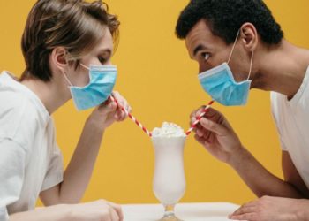 Comment la covid-19 a changé notre façon de draguer …