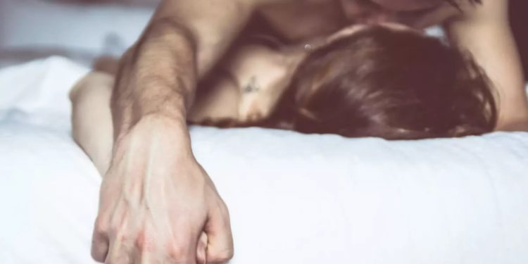 Les femmes veulent-elles coucher le premier soir ?